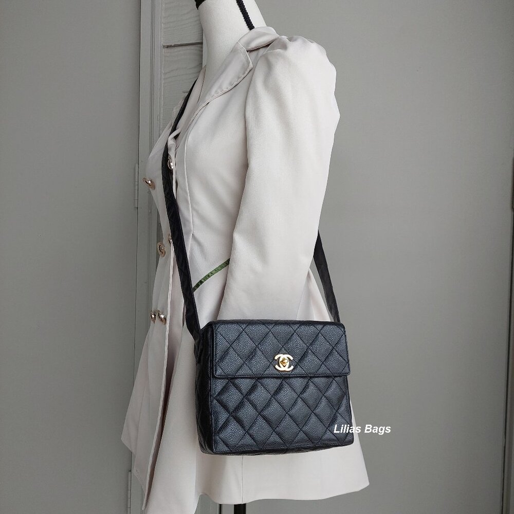CHANEL Caviar Black Leather Quilted CC Turnlock Vanity Square Box Flap Bag - Picture 16 of 16